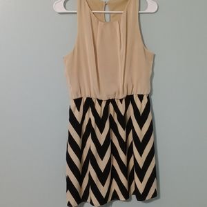 Unknown Brand Size Large dress 100% Polyester elastic waist Tan & Black‎